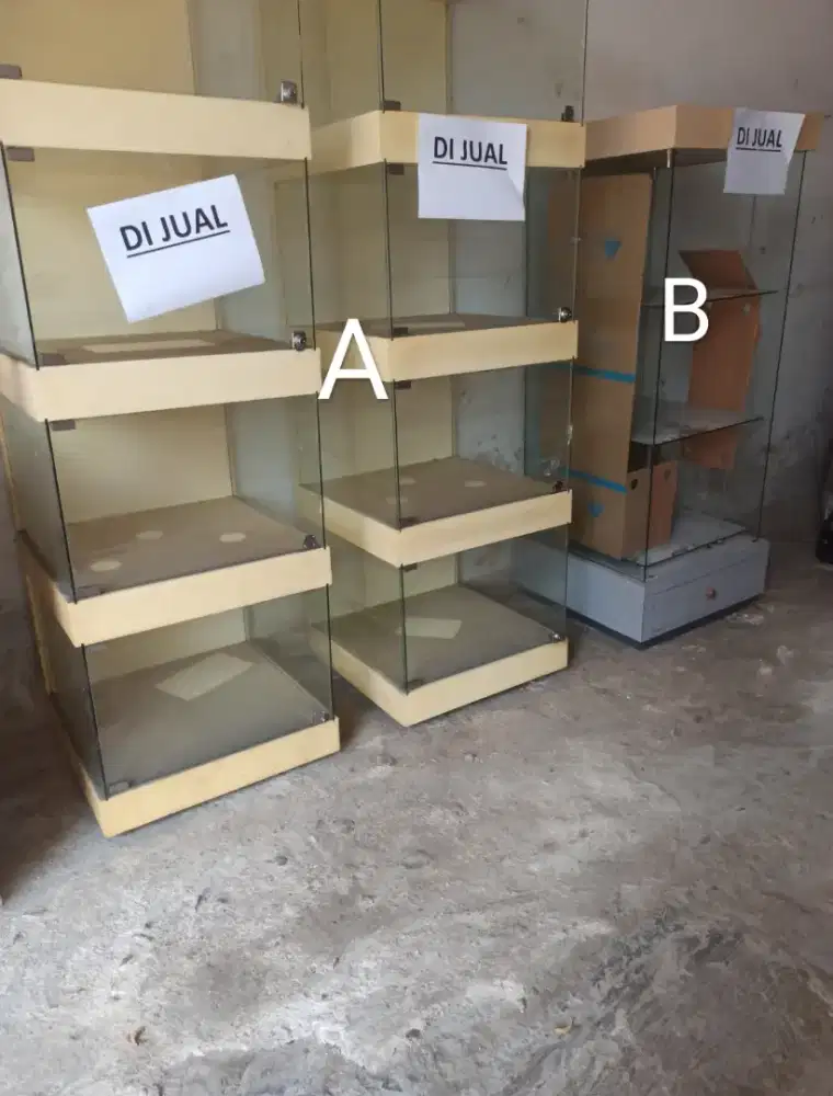 3 (tiga) Unit Showcase kaca bekas, lihat keterangan iklan