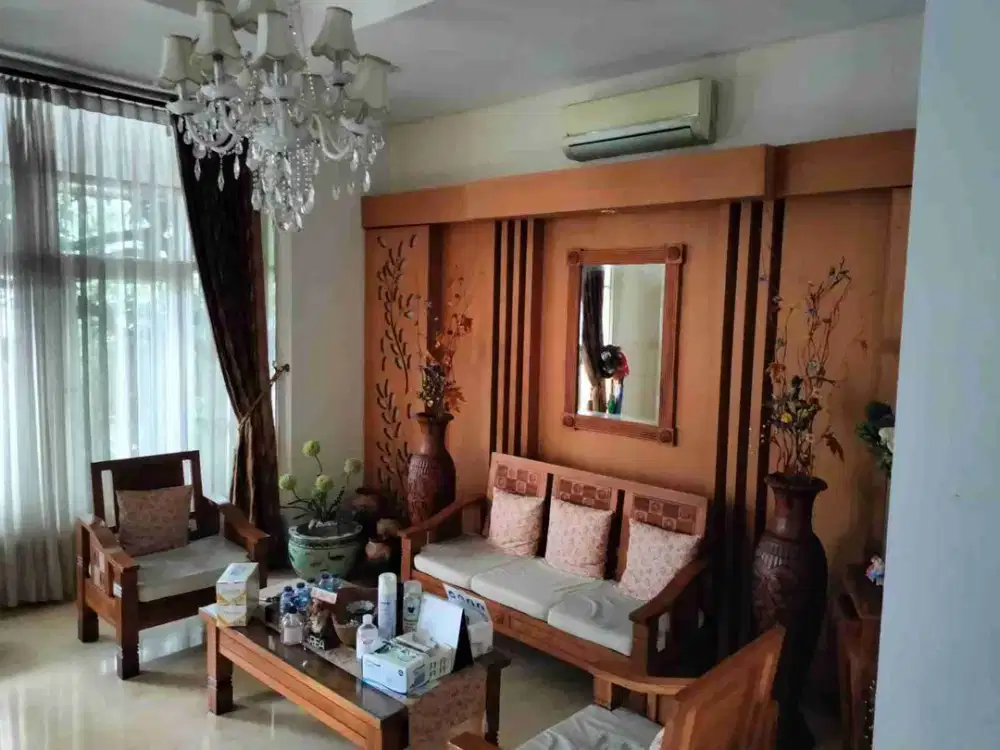 Dijual Rumah Fully furnished 2Lt di Pondok Indah Jl. Kartika Utama Jakarta Selatan