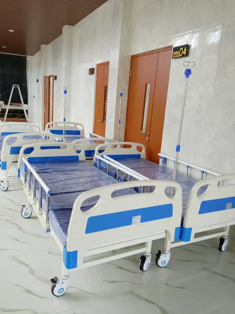 Tempat tidur untuk ruangan rawa inap pasien
