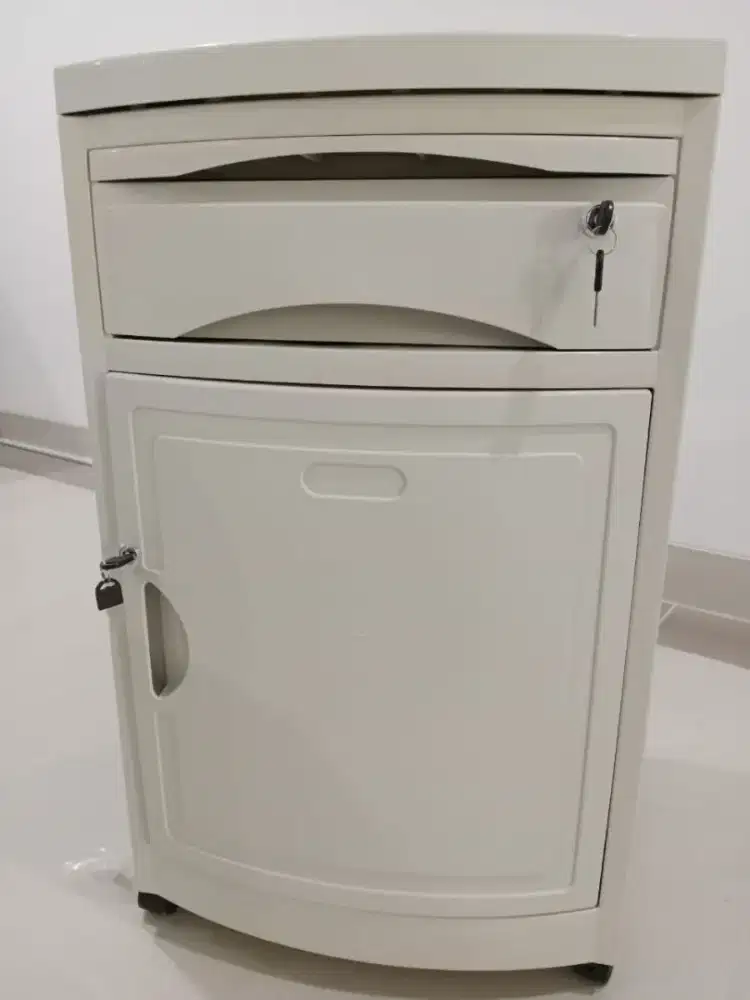 Meja pasien untuk ruangan rawa inap pasien