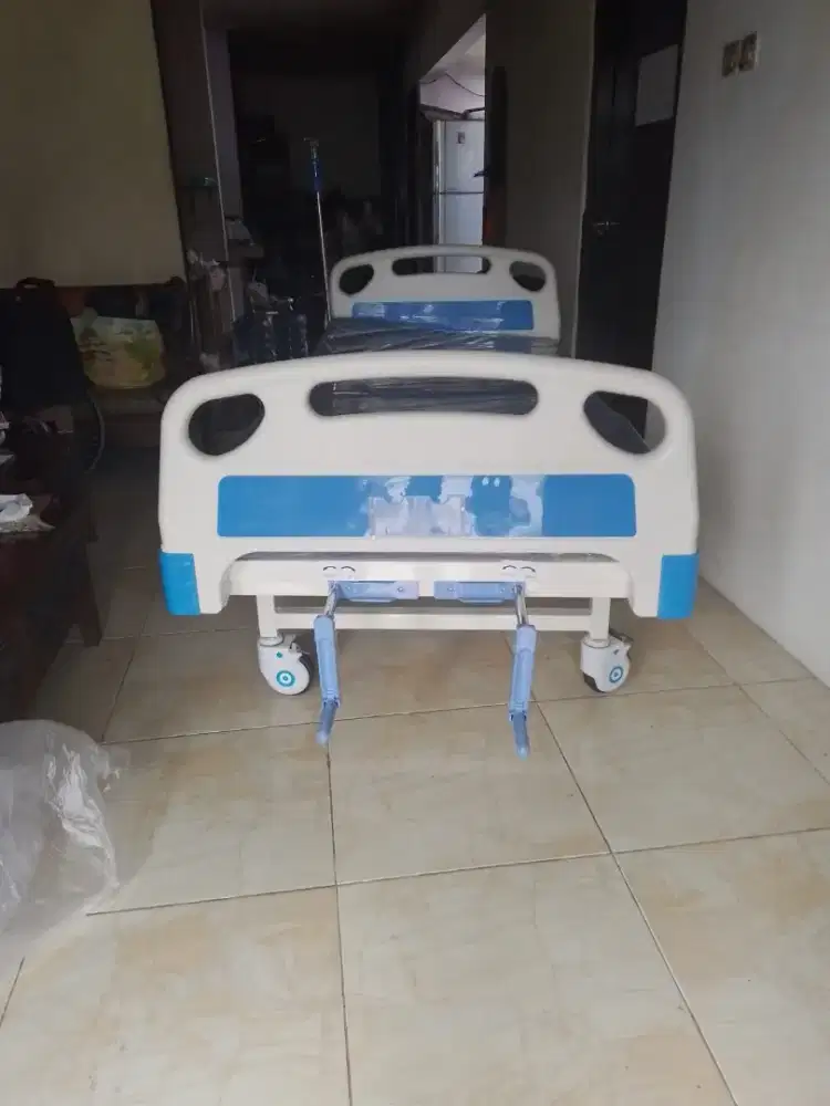 Tempat tidur rawat inap rumah sakit