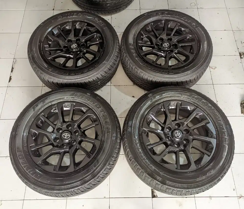 R18 original Fortuner GR 2nd Mulus+Ban Dunlop 85%