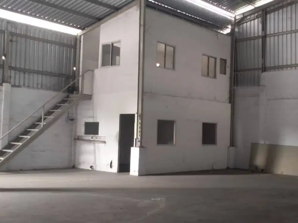 GUDANG TROPODO SAMPING SUPERINDO BANGUNAN BARU