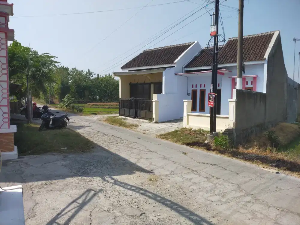 DIJUAL :  Rumah 2 mnt dr kantor BKK Karangmalang Sragen