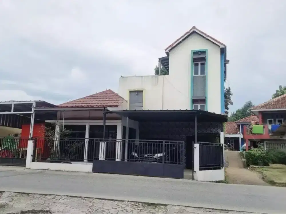 Rumah 2.5 Lantai di Pinggir Jalan Soghiri 5 Menit ke TOL Tanah Baru