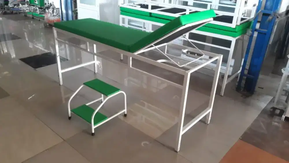 Meja periksa/bed UKS/
