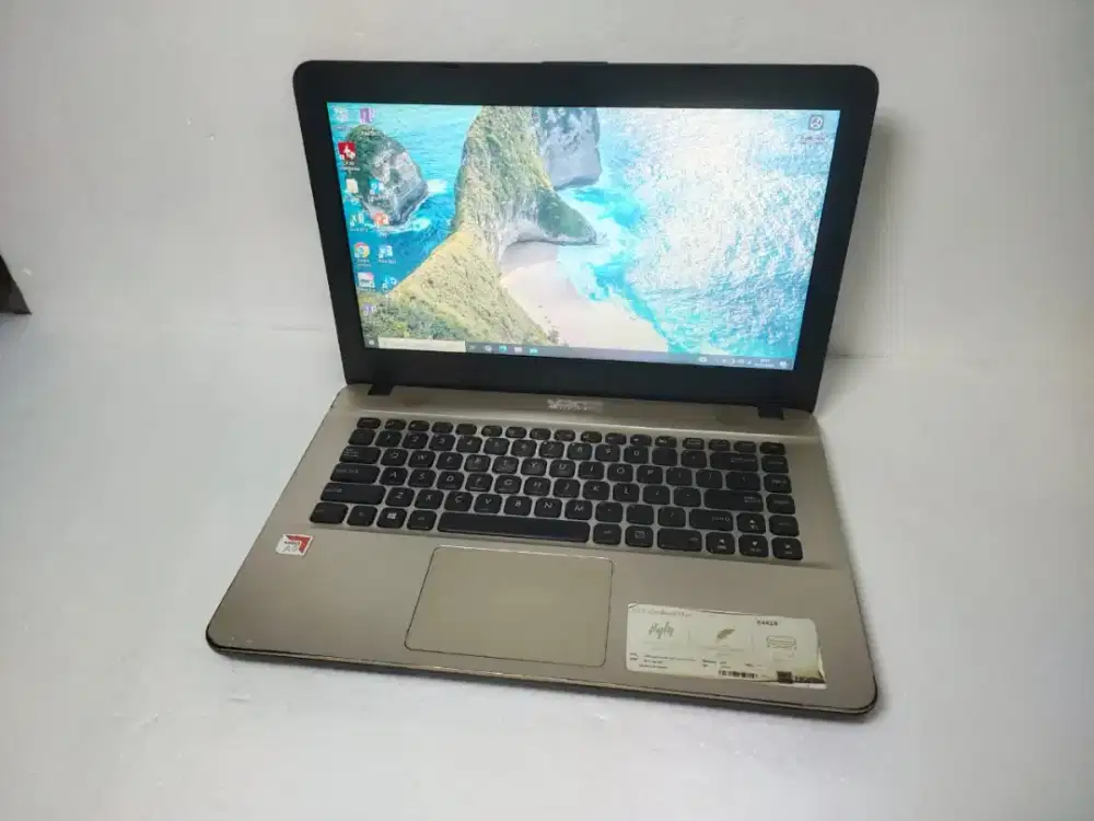 A713 Asus X441B AMD A9-9425 Ram 8GB ssd 256GB black gold