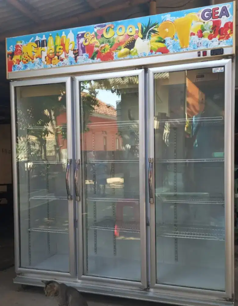 Showcase pendingin Minuman