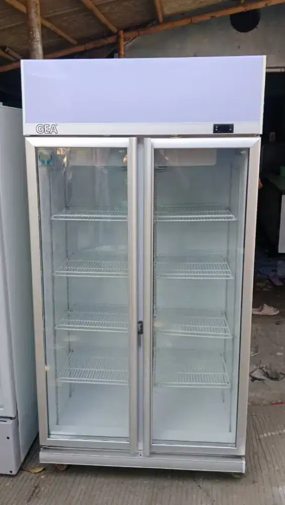 Showcase pendingin Minuman