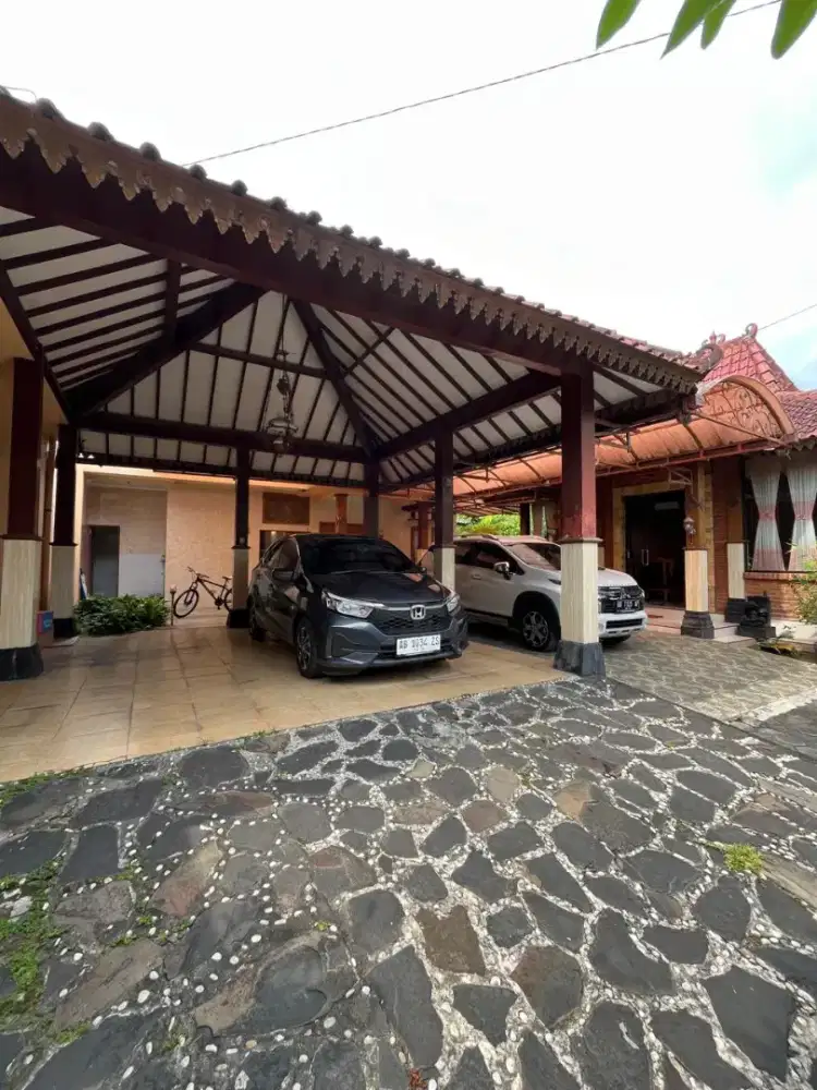 Rumah Klasik Sangat Luas Full Furnish 10 Menit Ke Ringroad Giwangan