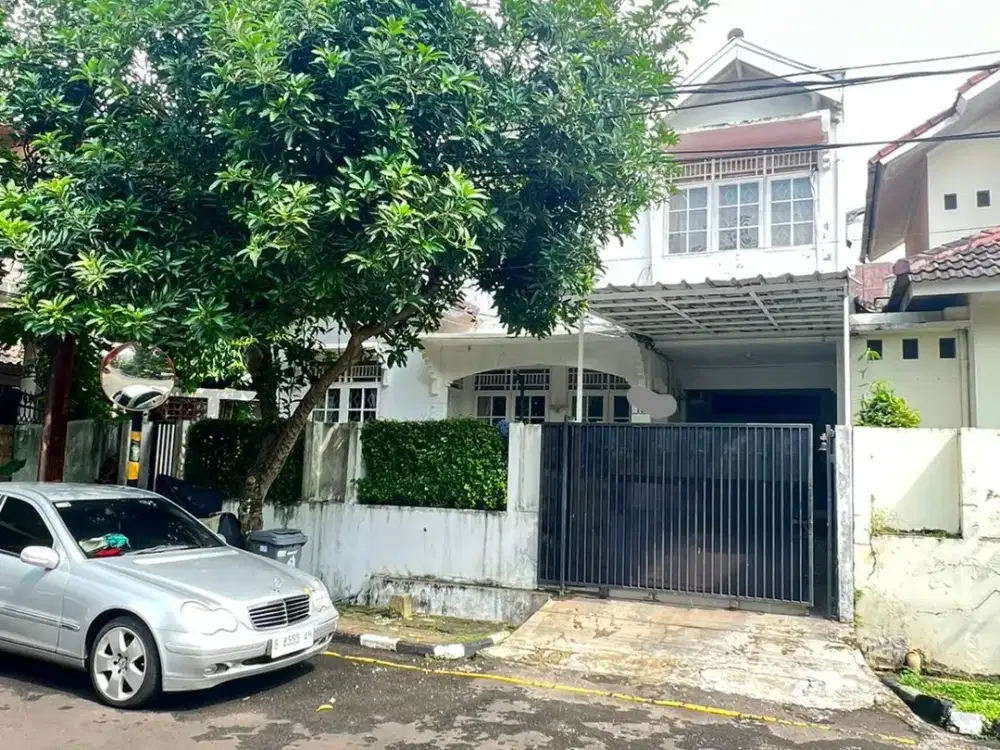 Dijual rumah semi furnished cantik di Bintaro Sektor 3