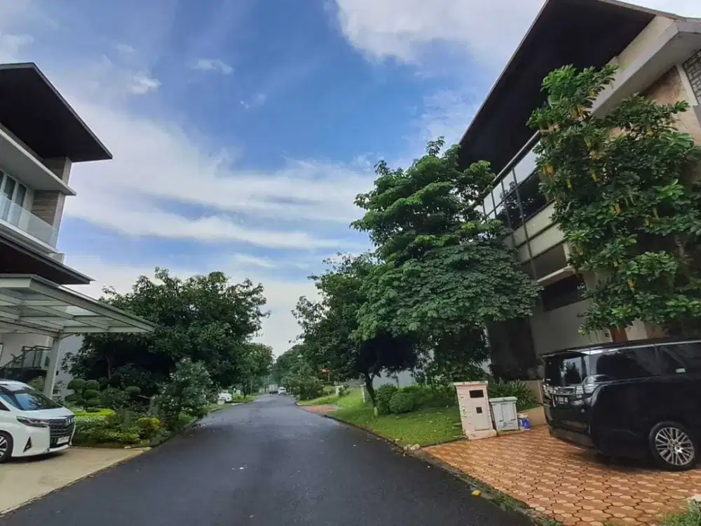 DIJUAL SERIUS . Rumah bangunan mandiri di  Cluster TIARA PHG Summarecon Serpong