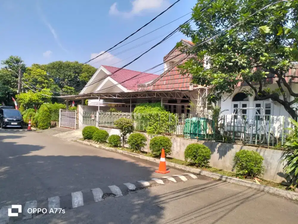 Jual Rumah depan Taman di Liga Mas Pancoran