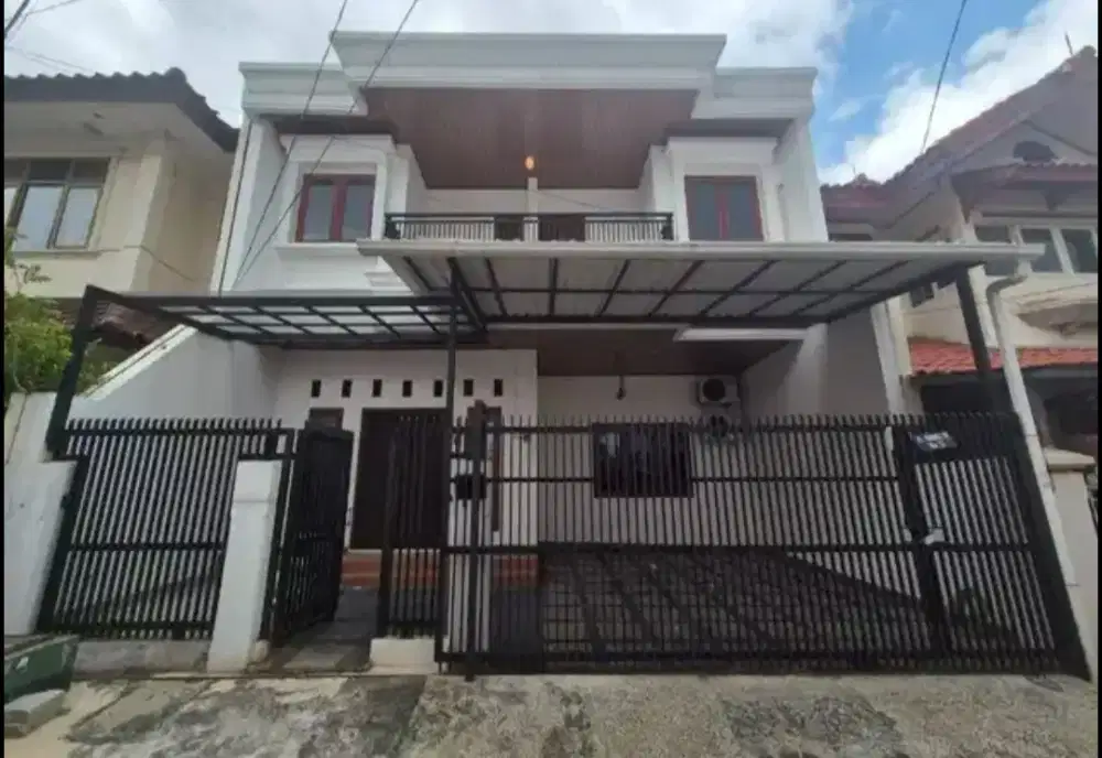 RUMAH MEWAH DI JL. IKAN RAWAMANGUN