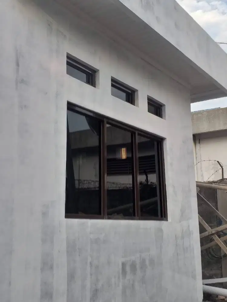 Partisi - Plafon Gypsum / PVC + Kusen Aluminium + LIS MOULDING-WPC-PVC