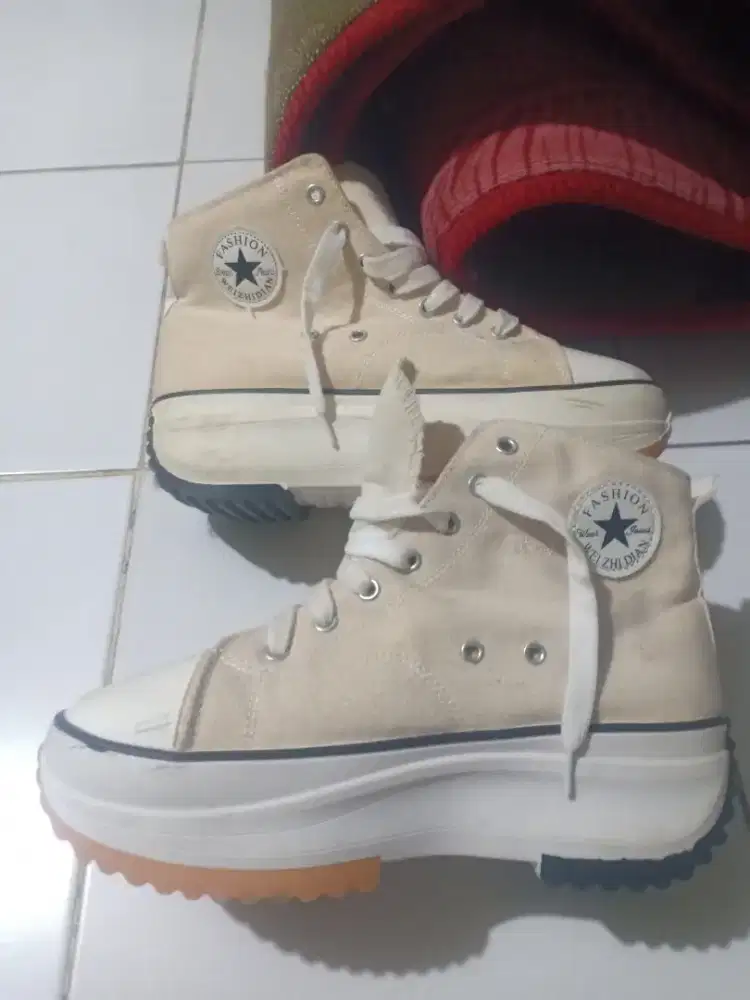 Sepatu allstar UK. 38