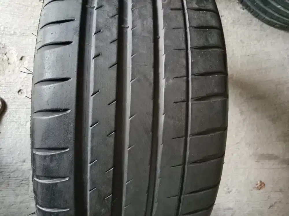 Michelin ps4 235 35 R19
