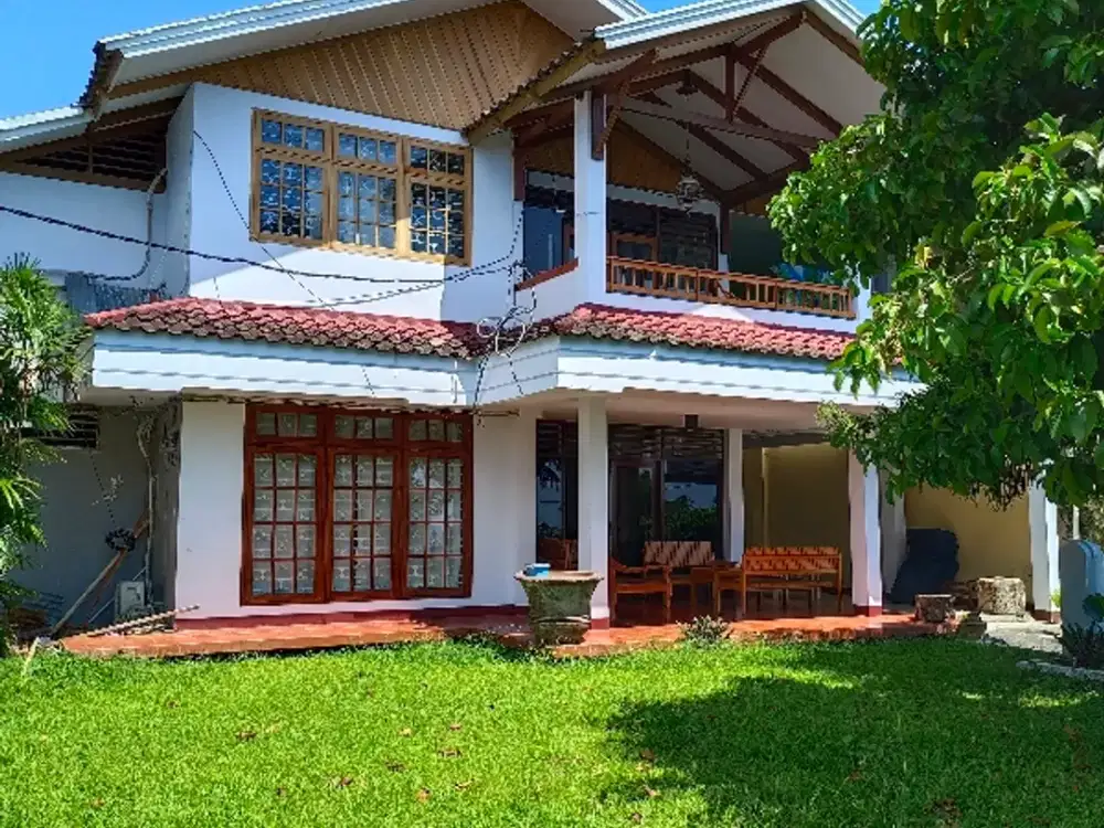 Sewa  bulanan, rumah dengan taman. Full furniture.