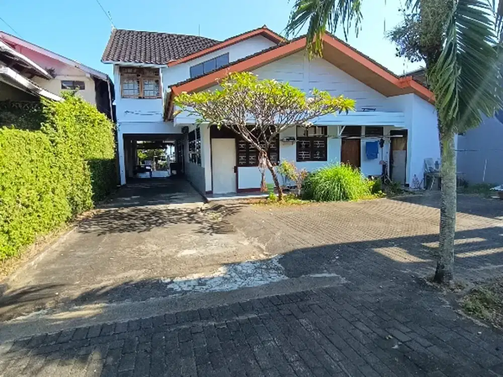 Di sewakan, bisa blanan cocok  kantor dan guest house, parkir 8 mobil