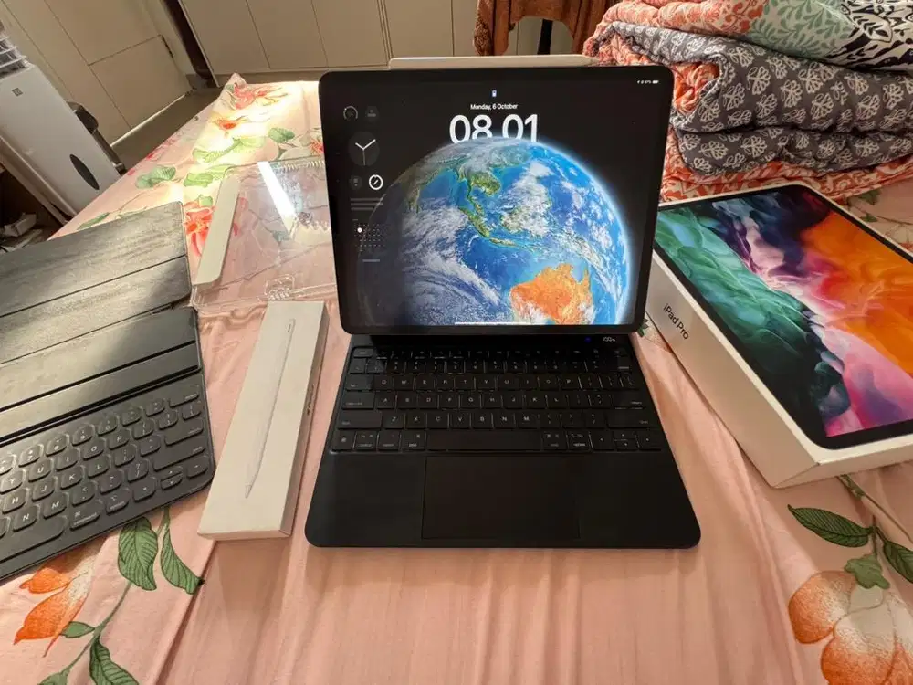 Ipad Pro 12.9 inch 128GB 4th Gen Wifi Bonus Apple Pencil + Keyboard