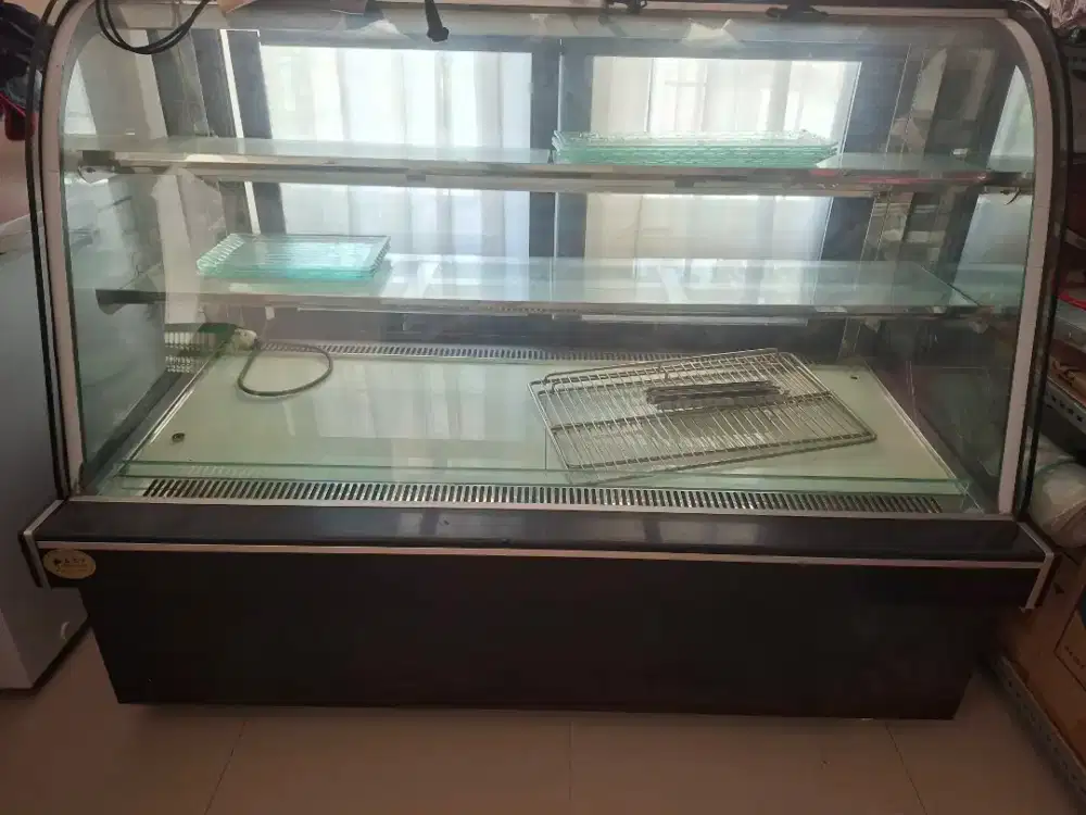 Cake showcase display chiller