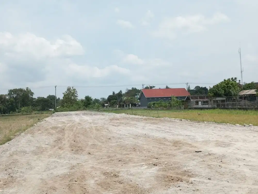 Tanah tepi aspal dekat Exit toll gamping cocok investasi