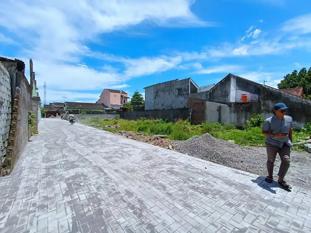 Dalam ring road Demak Ijo dekat kampus STPN Yogyakarta di Cluster