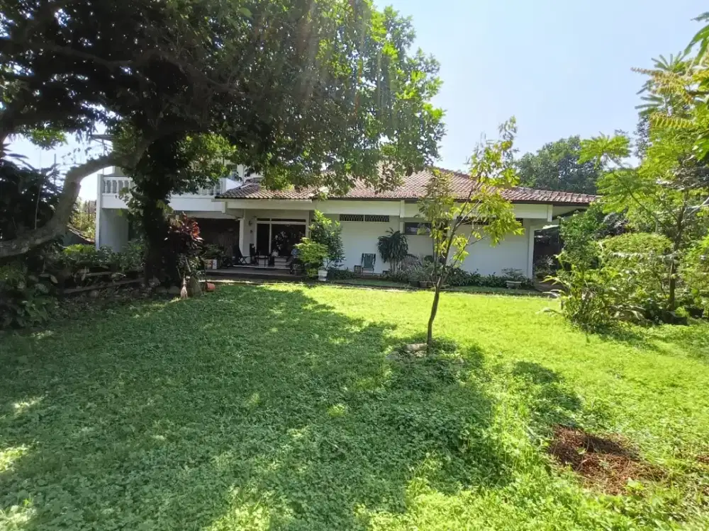 Rumah dengan Halaman Sangat Luas di Bogor Timur
