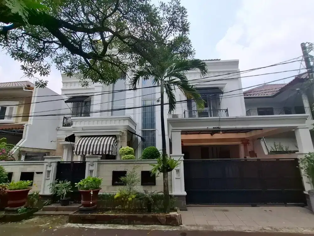 DISEWAKAN RUMAH MEWAH MODERN DALAM KOMPLEK AREA KUNINGAN SIAP HUNI