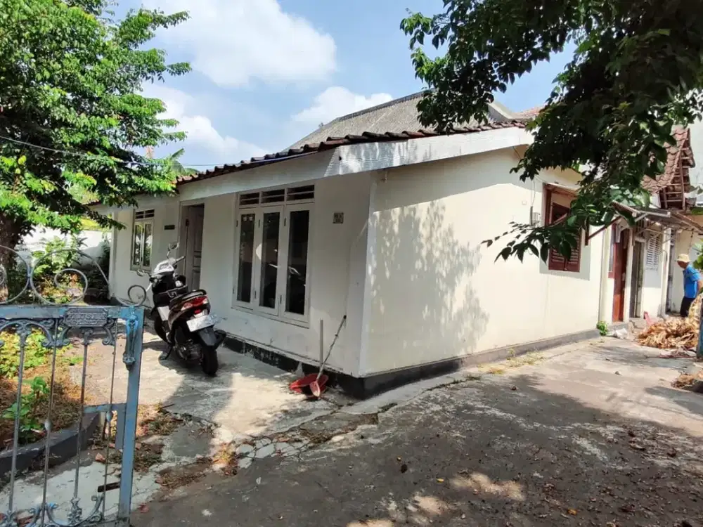 Bangunan Rumah Lama Lokasi Strategis di Pakualaman Yogyakarta