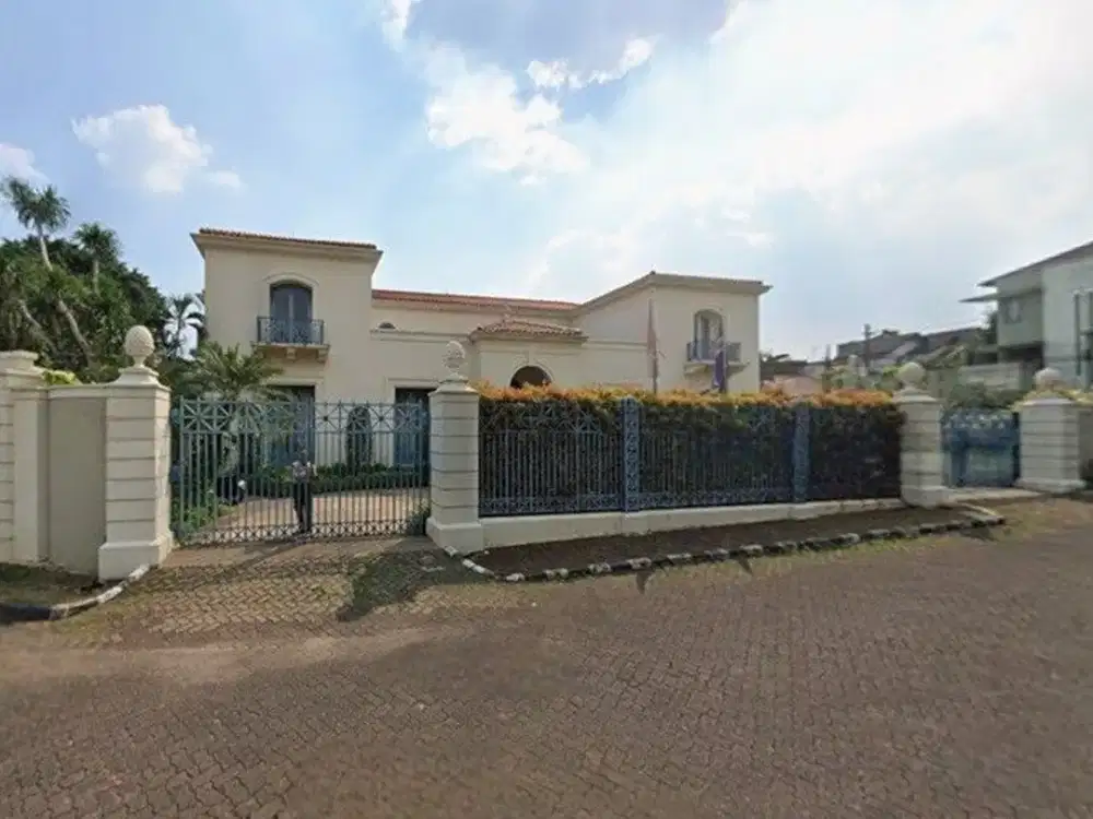 Rumah Mewah Hoek 2lt di Lebak Bulus, Hanya 8 Menit ke Tol Fatmawati