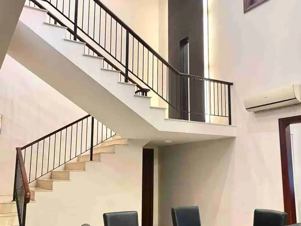 Dijual rumah graha family blok Favorit dkt loop roca