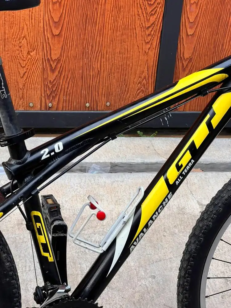 Sepeda GT Avalanche 2 MTB Gunung Perfect