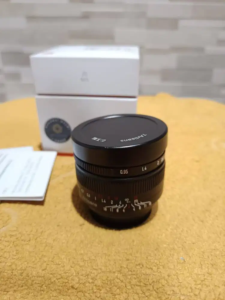 Lensa 7Artisans 50mm f/0.95 Micro Four Thirds (Panasonic / Olympus)