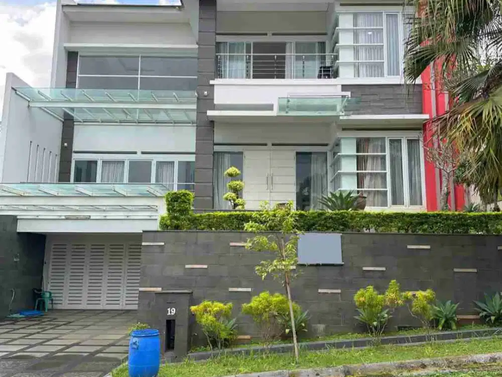 Dijual Rumah Lux Lokasi Resort Dago Pakar