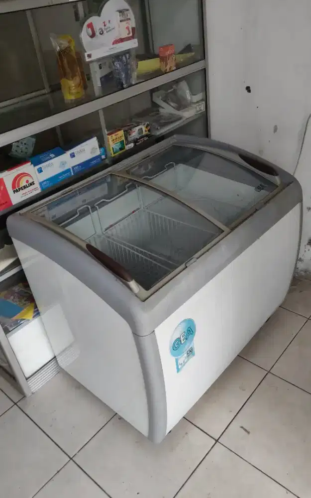 Freezer GEA kaca geser
