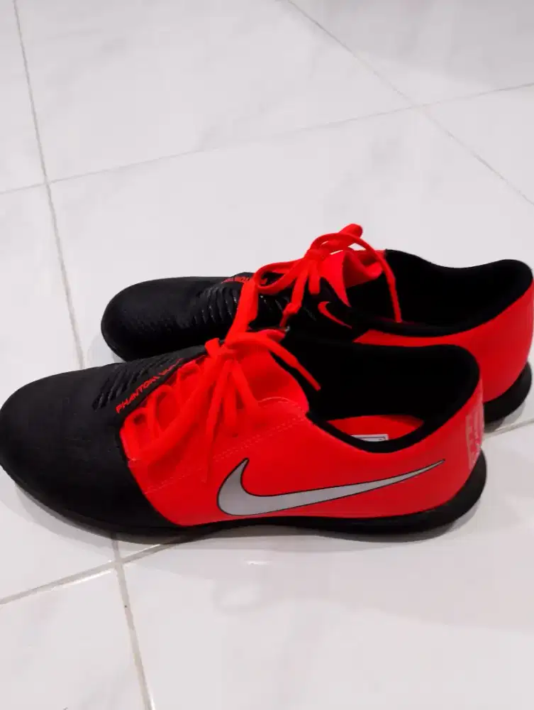 Sepatu futsal Nike