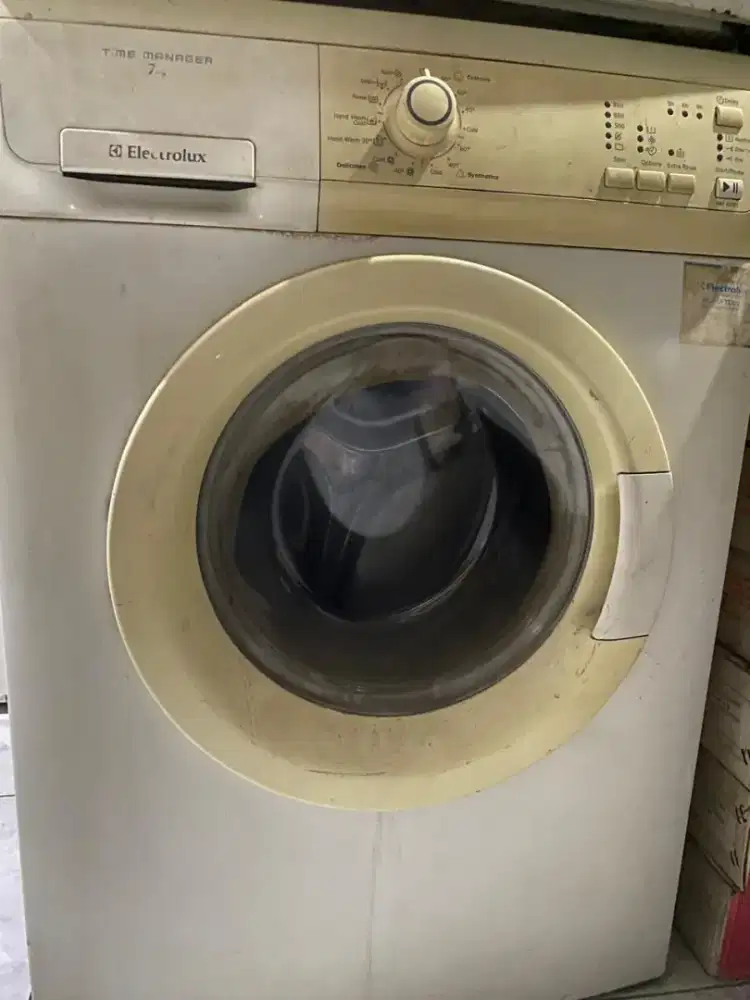 Mesin cuci electrolux