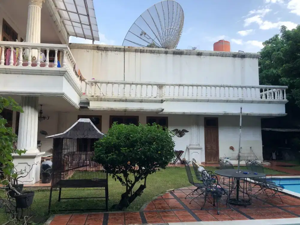 Rumah di Pondok Indah Jakarta Selatan, ada kolam renang
