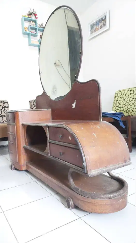 MEJA RIAS TOALET ART DECO