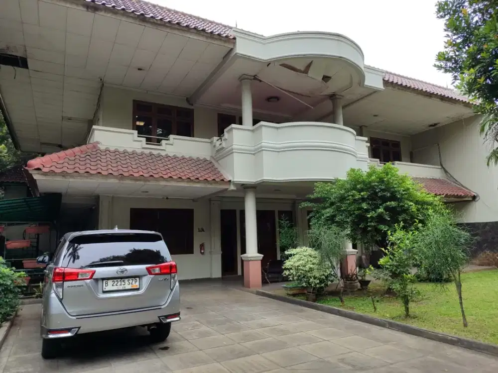 Rumah 2 Lantai 671m di Simprug Golf (ex. Kantor) , Jakarta Selatan