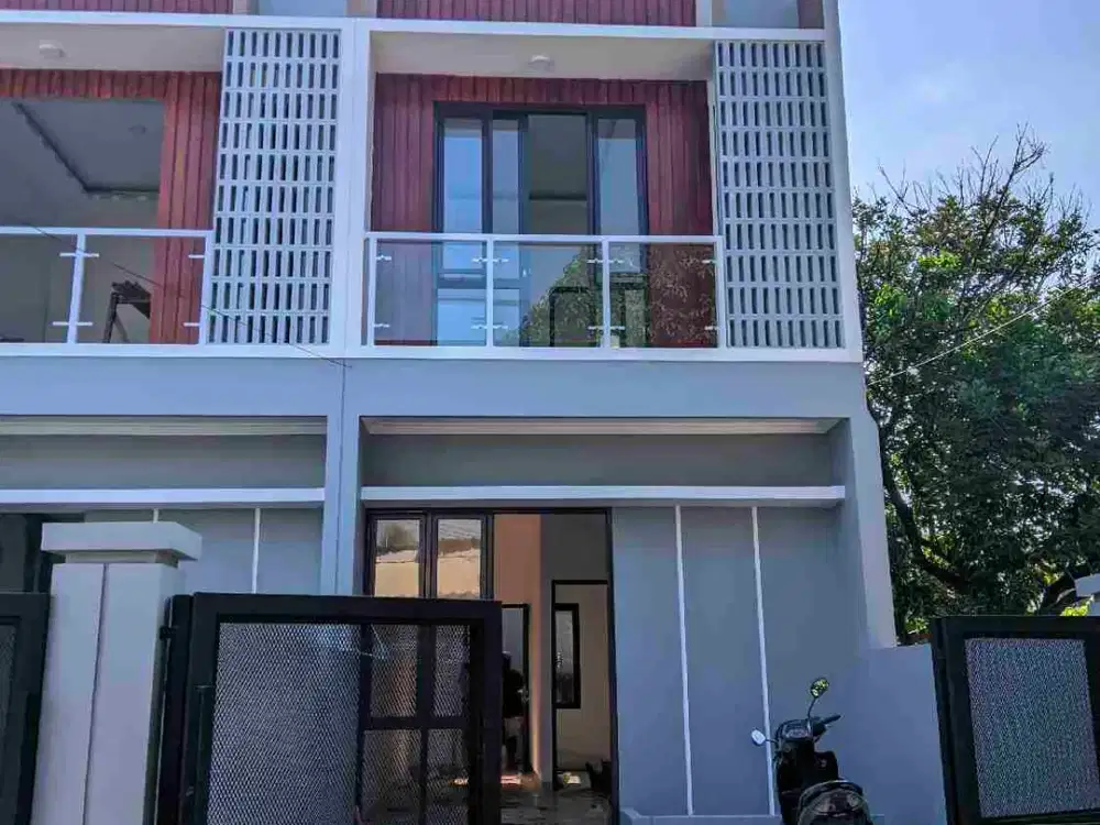 Rumah siap huni di pinggir jalan akses 12 menit ke stasiun bojong gede