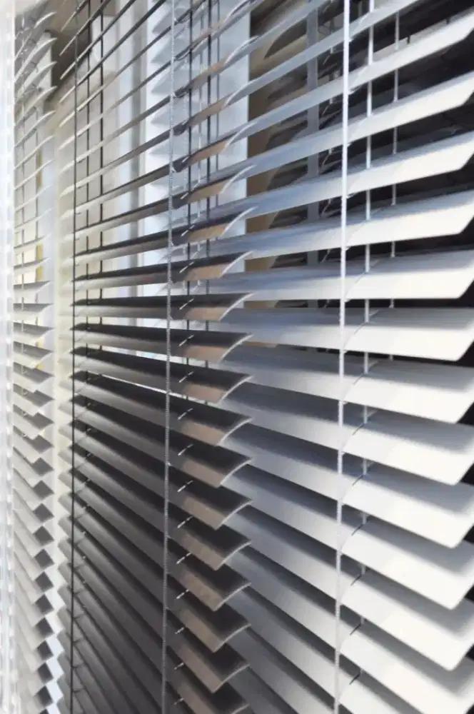 venetian blinds auning