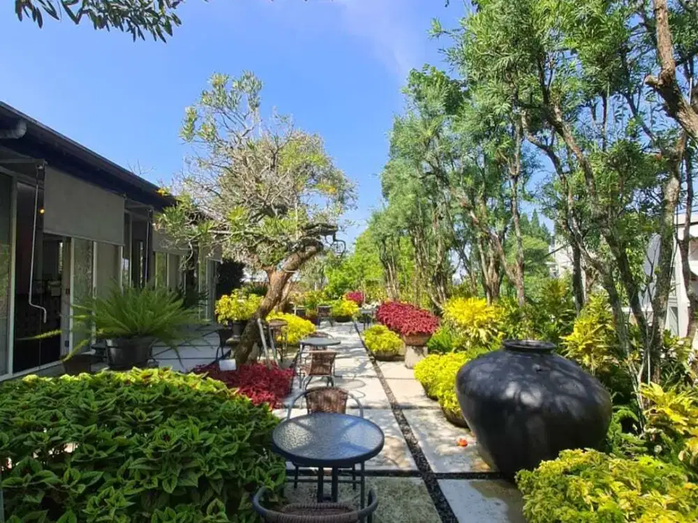 Dijual cafe dengan konsep garden dan seni full furnished pondok.Hijau bandung utara