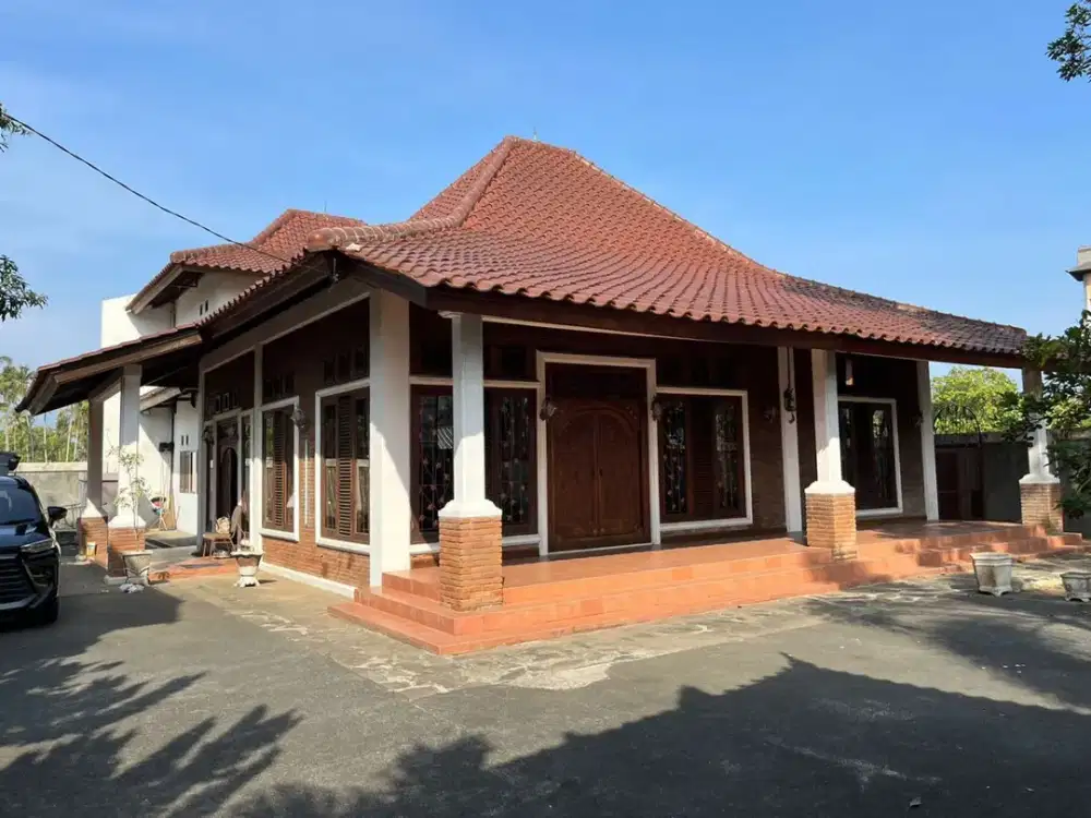 Villa di pinggir jalan Raya Senggigi Lombok