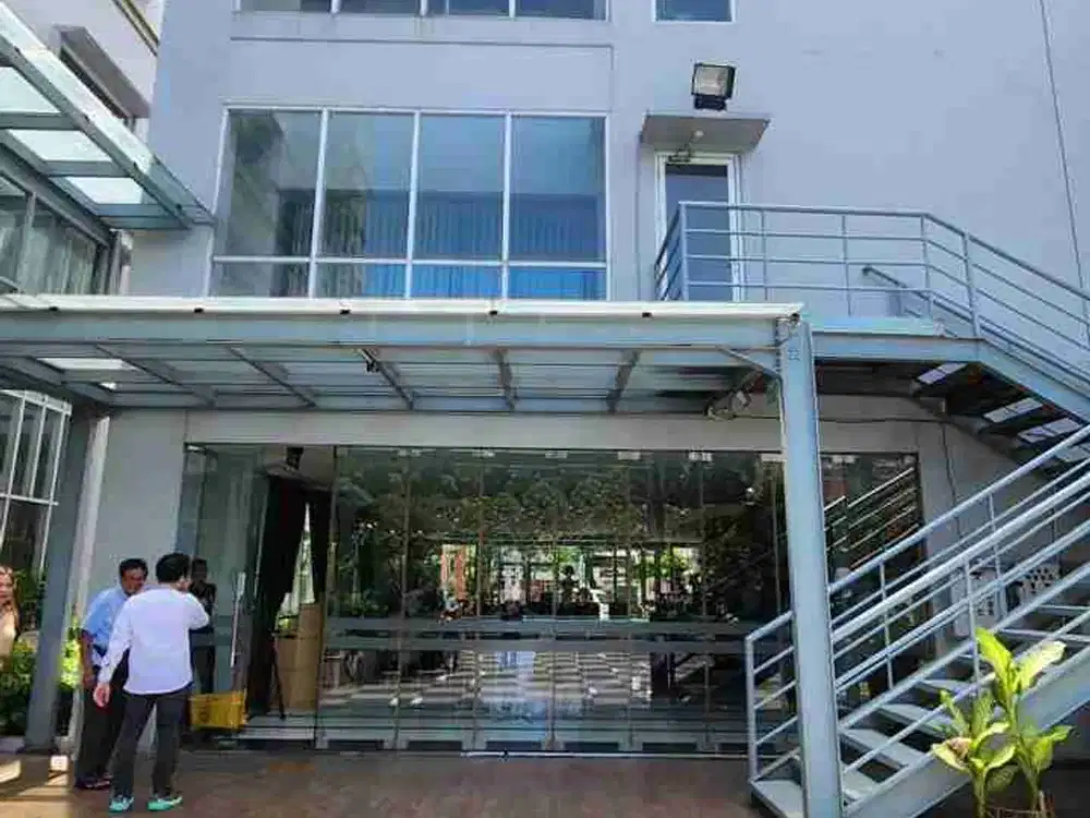 Disewakan Gedung Komersial 4 lantai Nol Jalan Raya Nginden