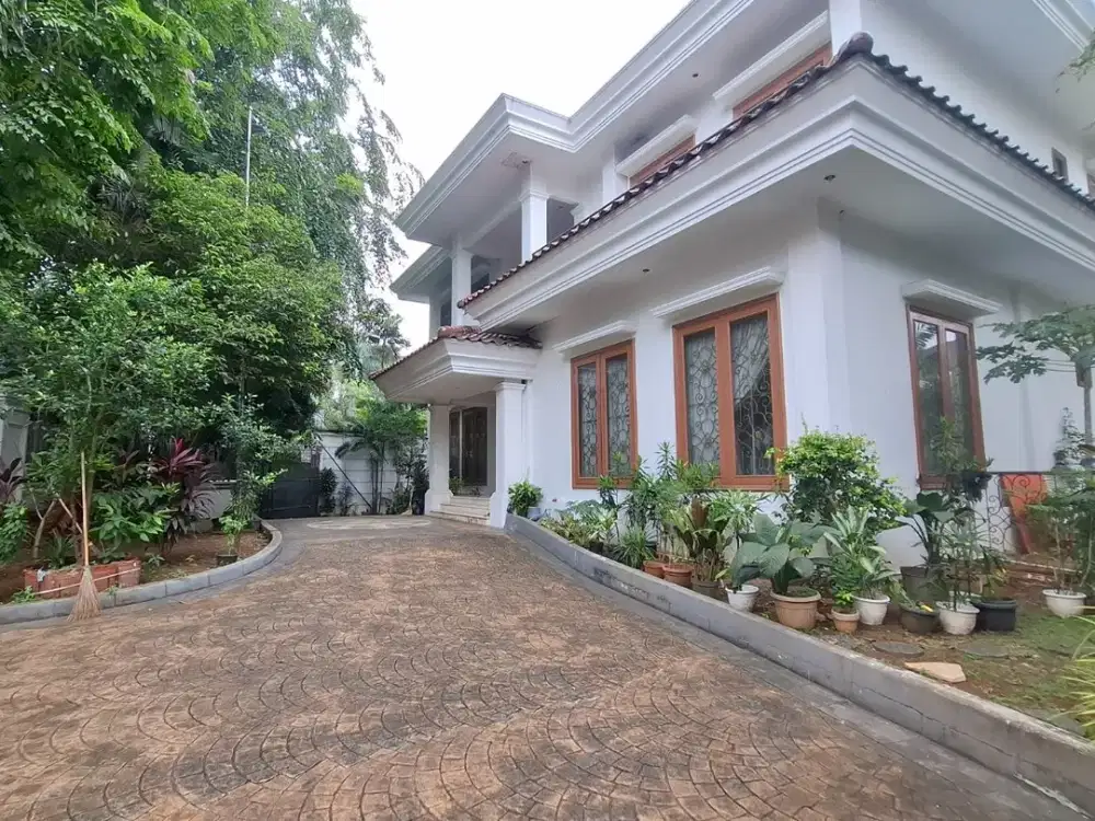 DIJUAL RUMAH MEWAH DENGAN HALAMAN LUAS DI SETIABUDI