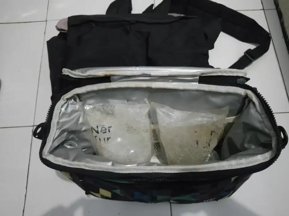 Cooler bag untuk menyimpan sementara asip atau mpasi