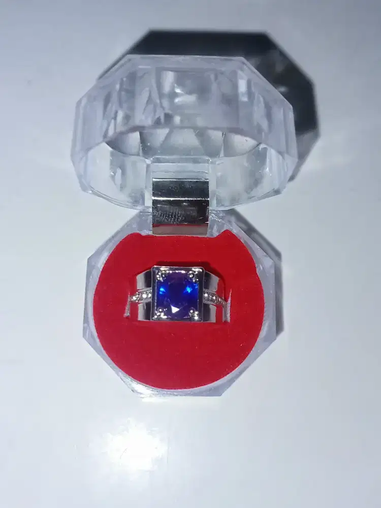 Batu king safir dengan ring yg mewah