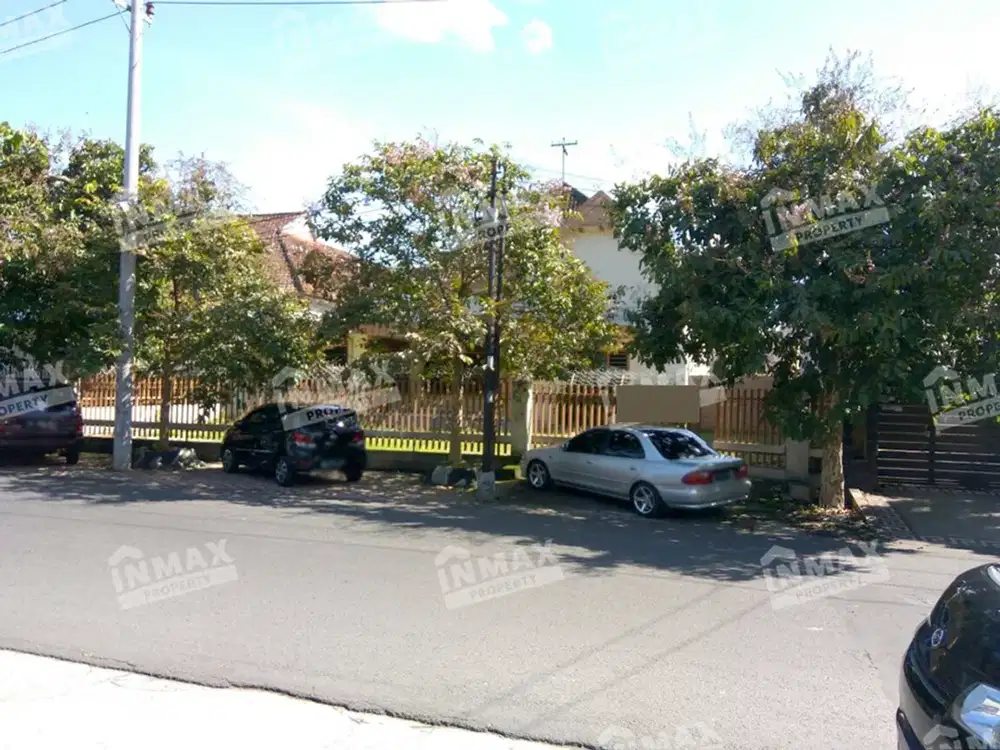 RUMAH LAWAS FULL JATI  JALAN BURING MALANG,DEKAT IJEN BOULEVARD